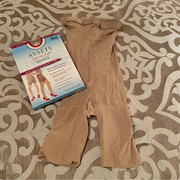 ASSETS Red Hot Label by SPANX
Women's Super Control High-Waist Mid-Thigh 3 - Picture 1 of 7